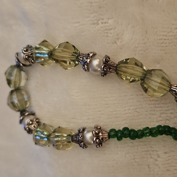 Vtg Green Acrylic Beaded Necklace - Picture 6 of 7